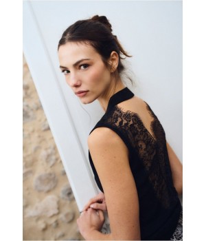 TOP HALTER CON ENCAJE DE...