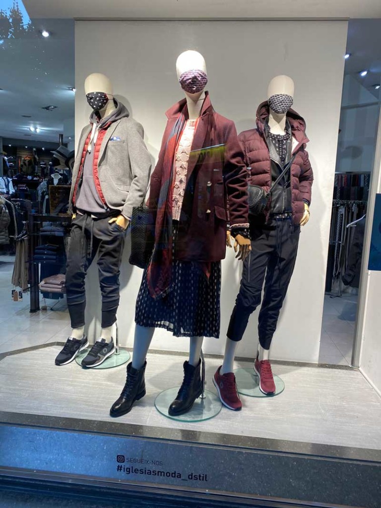 NEW WINDOW, NEW ARRIVALS : COL·LECCIO BLACK & BORDEUX