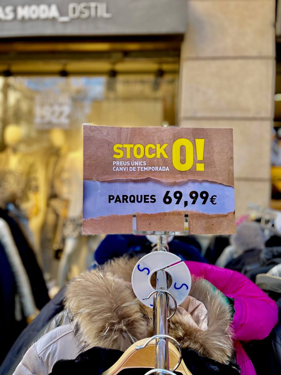 Ja de FORA STOCKS 🔥🔥 Preus únics i irrepetibles 🎯 Davant de la botiga 🎯 Divendres 28 i dissabte 1 🎯