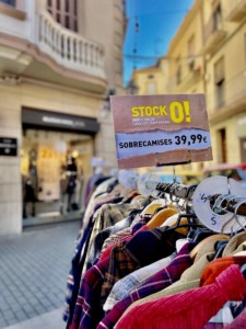 Ja de FORA STOCKS 🔥🔥 Preus únics i irrepetibles 🎯 Davant de la botiga 🎯 Divendres 28 i dissabte 1 🎯