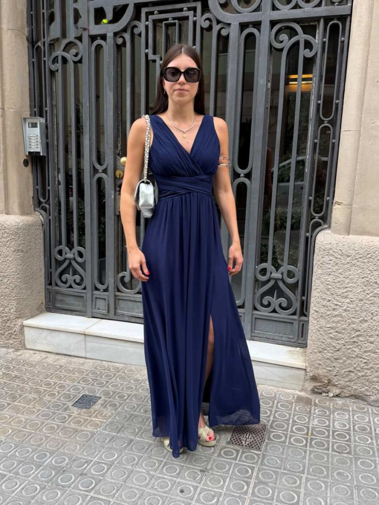 NEW BÀSICS EVENTS ❤️💙 Vestit Blue o Wine. Tu tries. Sempre perfectes.